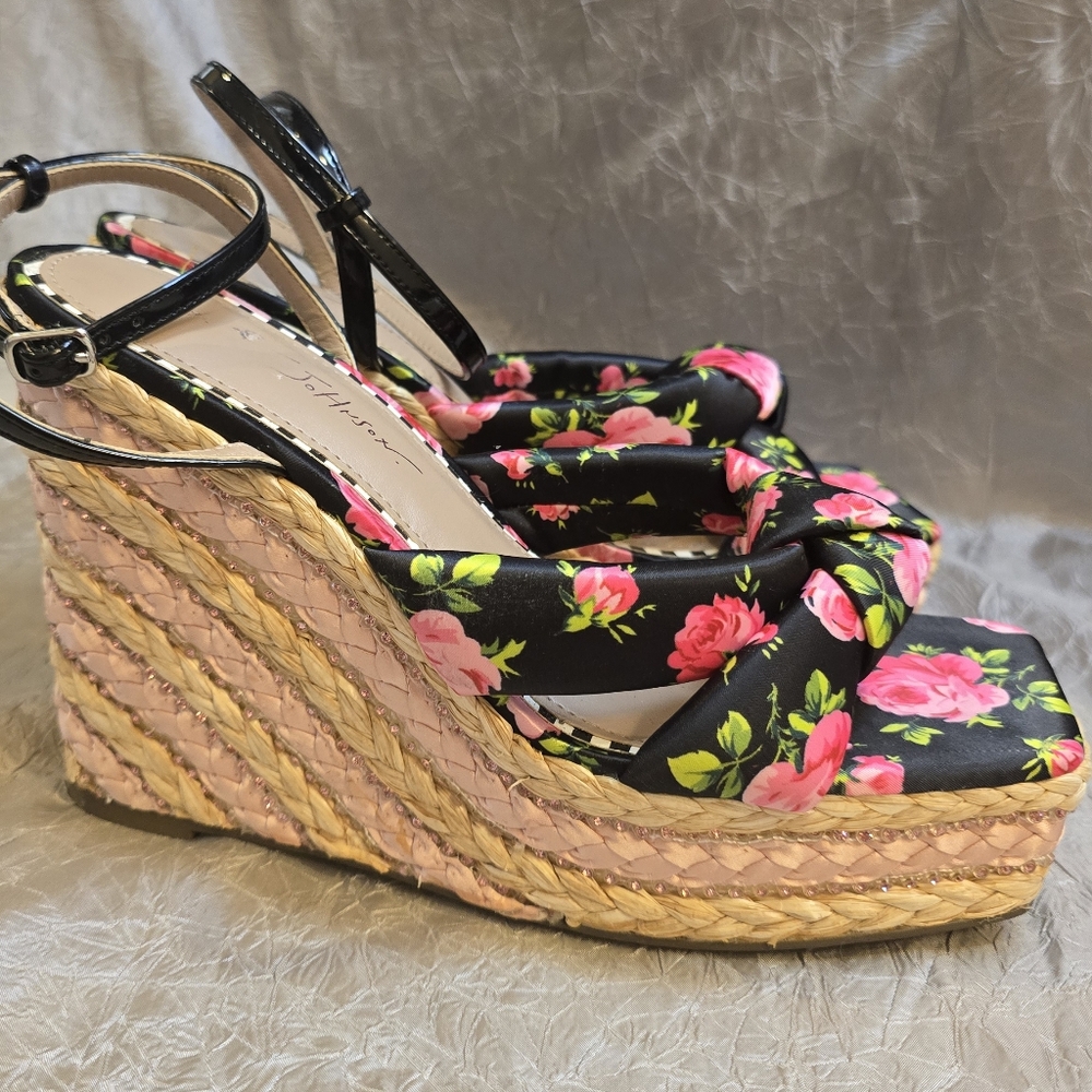●$30●TODAY ONLY!! Betsey Johnson Black and Pink Wedge Shoes - Picture 16 of 16
